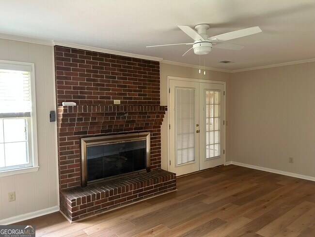 Building Photo - 501 Kissing Bower Rd