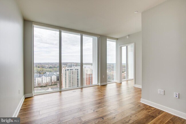 Building Photo - 1781 N Pierce St