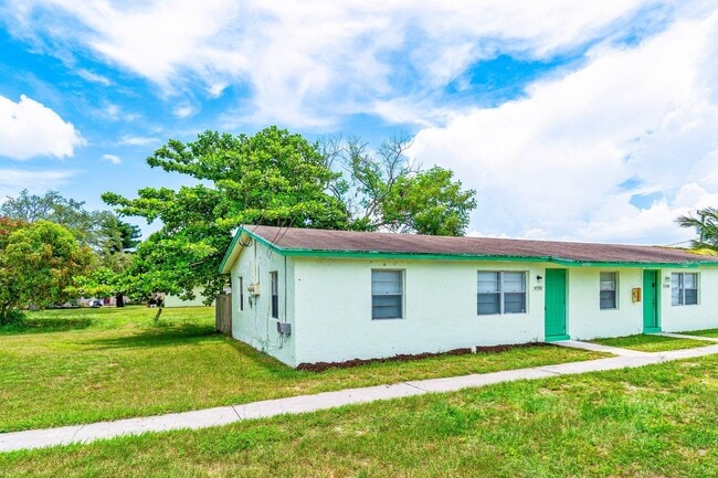 Building Photo - 4790 Gulfstream Rd