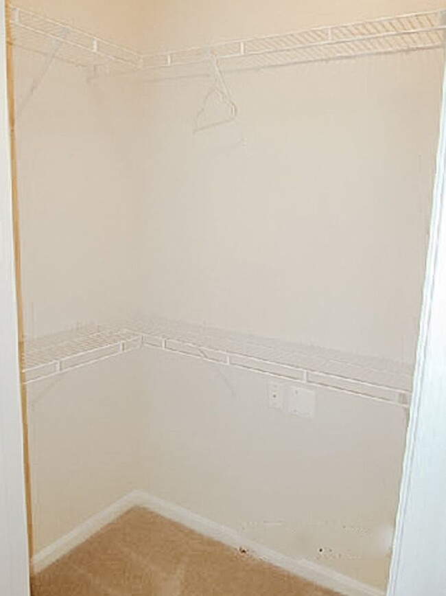Building Photo - Beautiful 2 Bedroom 2 Bathroom Condo In Mu...