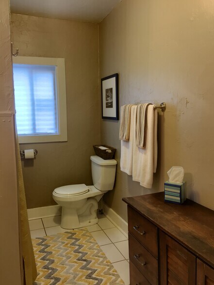 bathroom - 353 Grace St