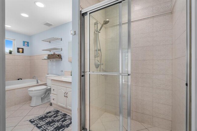 Building Photo - 70 Isle of Venice Dr