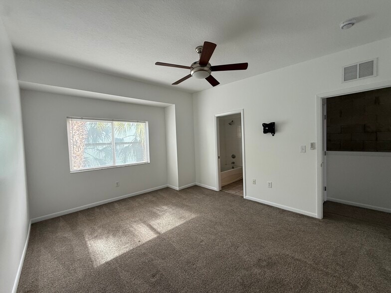 Building Photo - 829 3rd Ave N