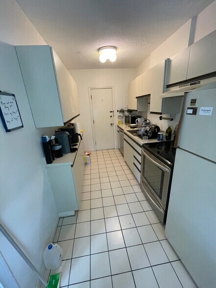 Primary Photo - 145 Englewood Ave