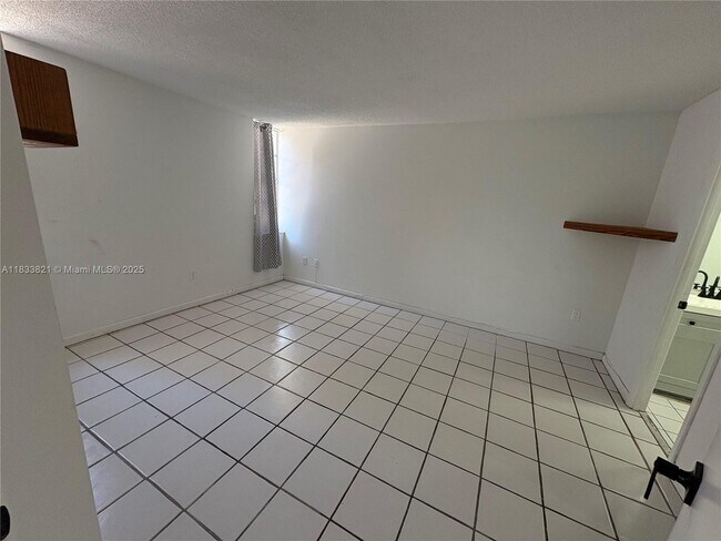 Building Photo - 1331 Lincoln Rd