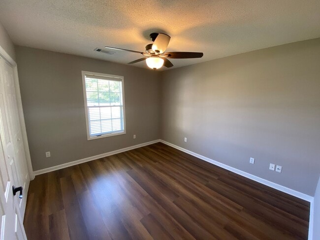 Building Photo - Home for rent in Tuscaloosa! Available to view with a 48 hour notice!