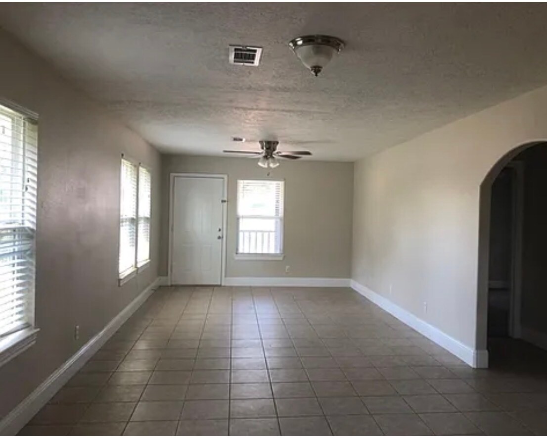 Building Photo - 4110 Huey St
