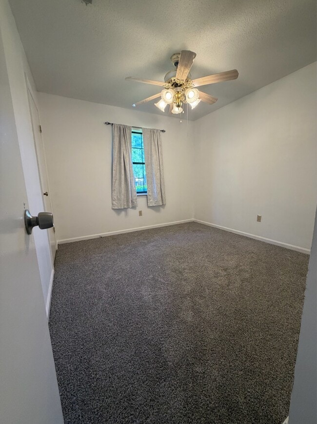 Building Photo - 231 Honey Ln Cir