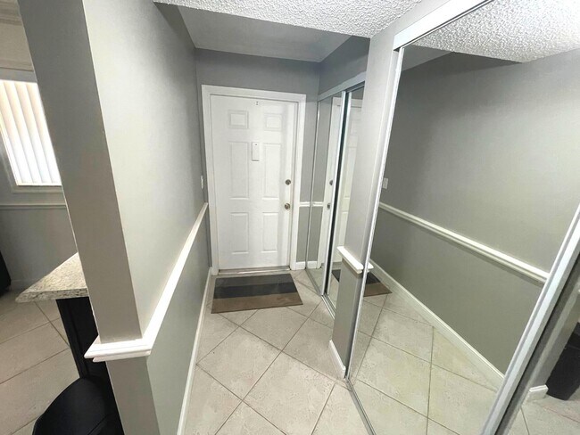 Building Photo - 2805 SW 22nd Ave