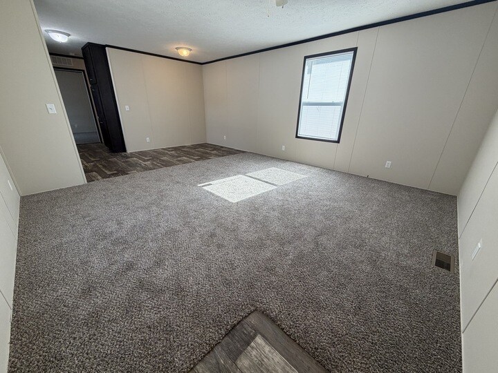 Building Photo - 16011 Villaire Ave