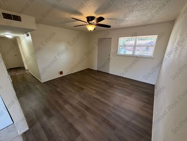 Building Photo - 3 bedroom 1 bath 1 car garage