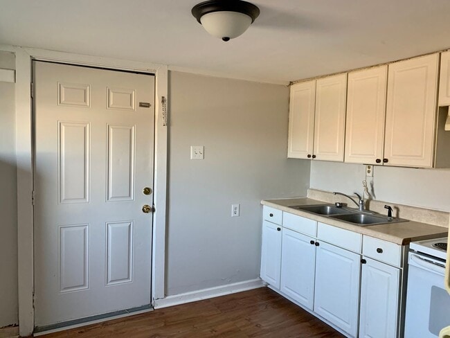 Building Photo - Coming Soon! Cute Home with Water View. Wa...