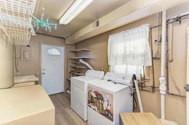 Building Photo - 9323 80th Ct