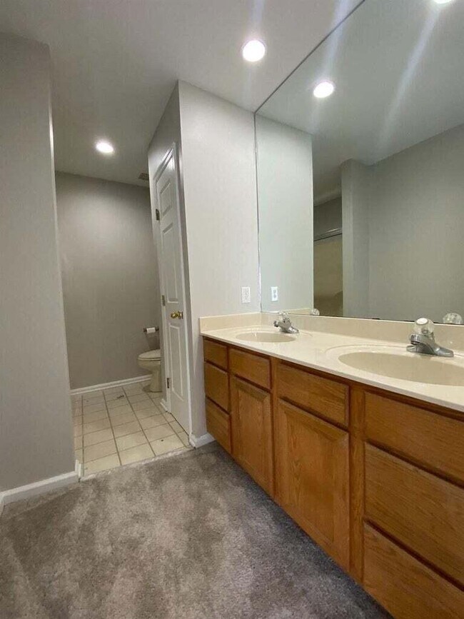 Building Photo - 2052 Blackhorse Ln