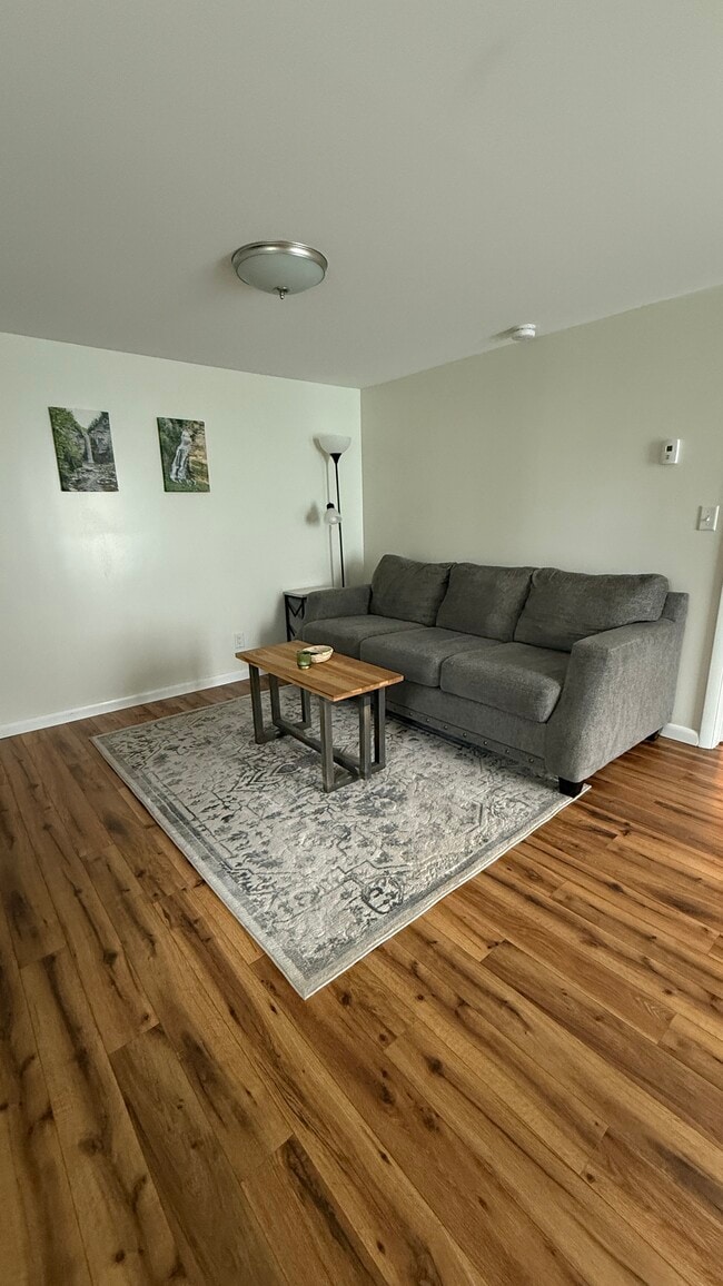 Building Photo - 106 Clover Ln