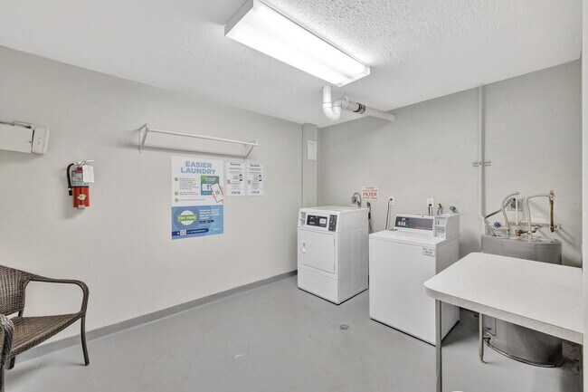 Building Photo - 550 Bayshore Dr