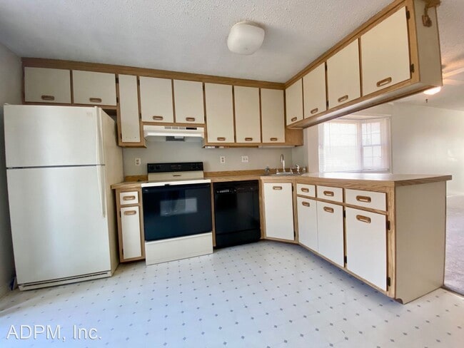 Primary Photo - 2 br, 1.5 bath House - 121 Fox Hollow