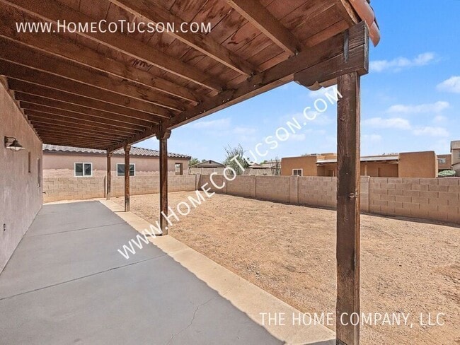 Building Photo - 5738 E Calle De Hielo Dulce