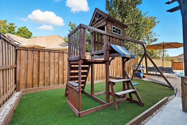 Building Photo - 537 Purdue Dr
