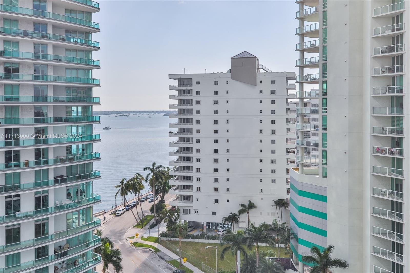 Building Photo - 1300 Brickell Bay Dr