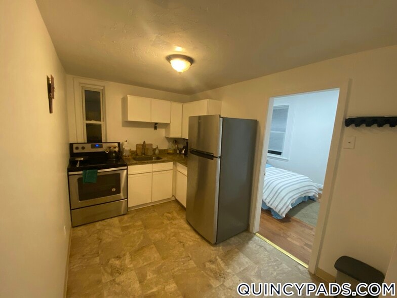 Building Photo - 161 Grandview Ave