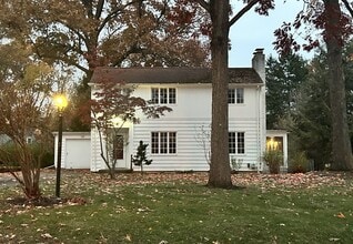 Building Photo - Two bedroom single-family home