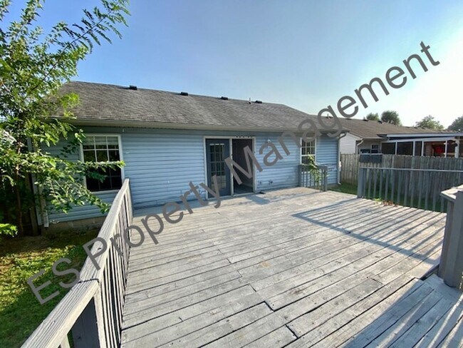 Building Photo - Great 3 Bedroom 2 Bathroom Ranch Style Hom...