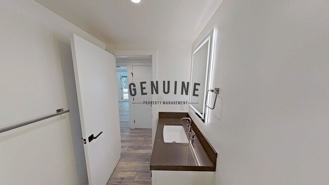Building Photo - 3Bd 2Ba Home in the Heart of Orange