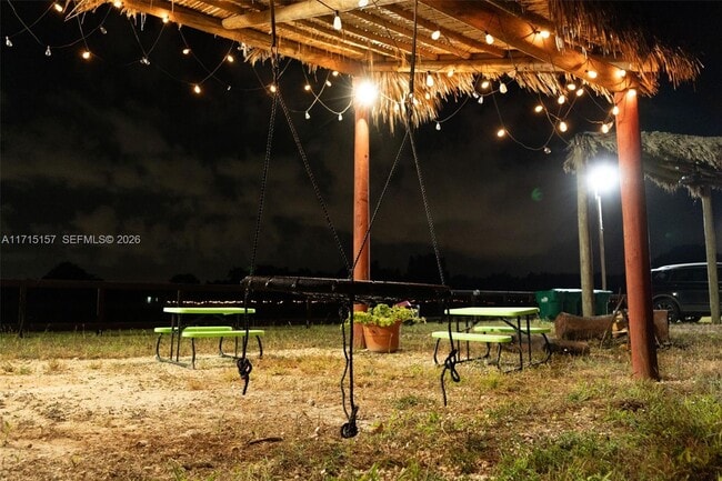 Building Photo - 3640 SW 22nd St