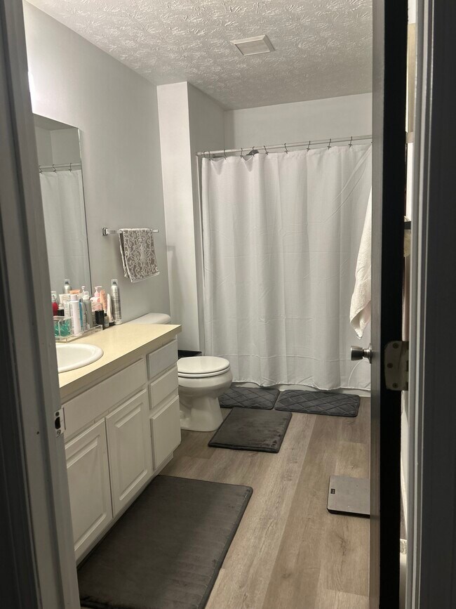 Building Photo - 14268 Prospect Rd