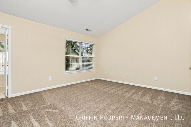 Building Photo - 1302 Ring Bill Loop