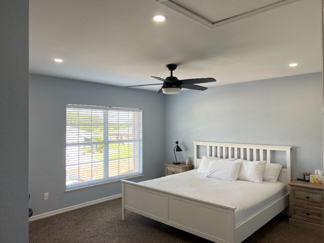 Building Photo - 20068 Lake Vista Cir N