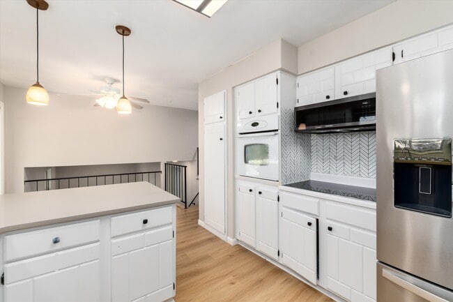 Building Photo - 7426 S Quince Ct