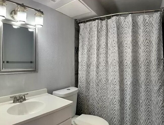 Building Photo - 7039 San Pedro Ave