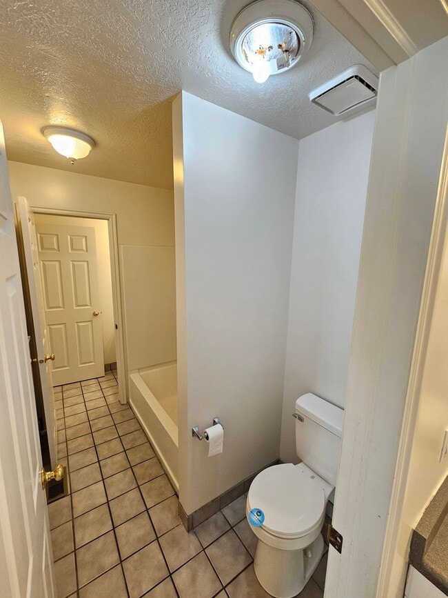 Building Photo - Spacious 3 Bd 2.5 Bath Townhouse in Bountiful