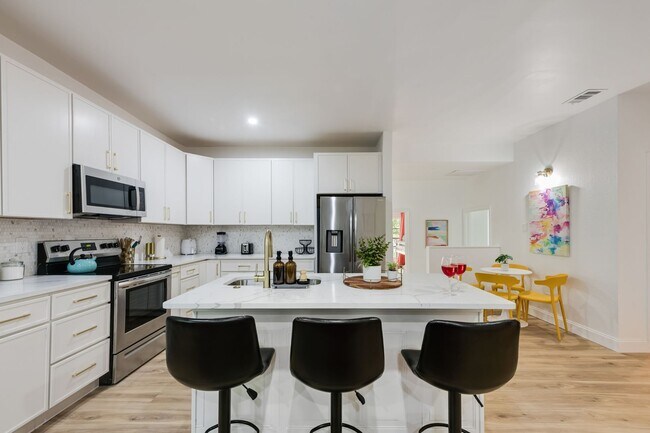 Building Photo - 5624 Eastside Ave