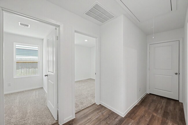 Building Photo - 40839 Hawthorne Glades St