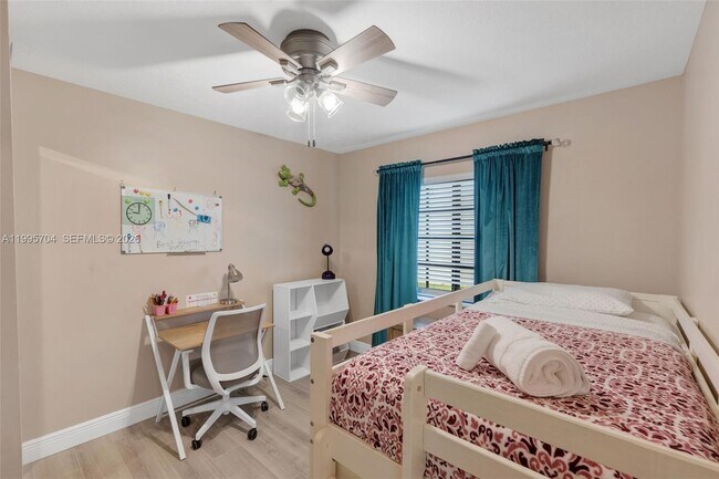 Building Photo - 4220 Grove Park Ln