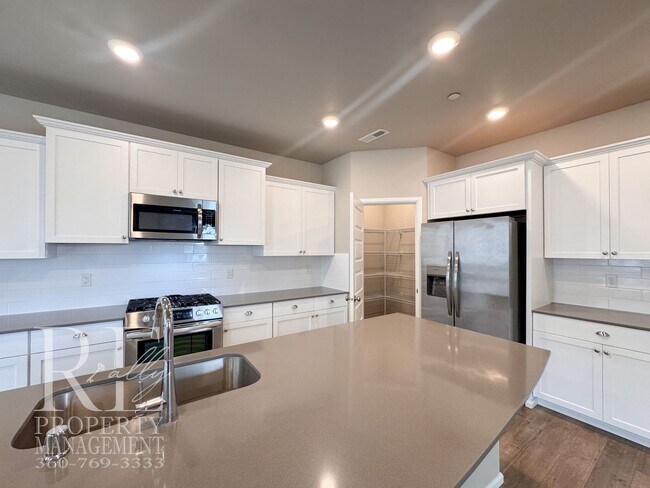 Building Photo - Warm & Inviting 4-Bedroom Home with Vaulted Ceilings, Loft, Fireplace & Fenced Backyard