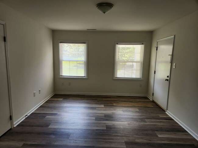 Building Photo - 2 Bedroom Apartment-Blackstone, Va