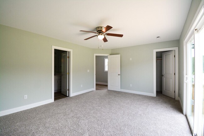 Building Photo - New END UNIT Townhome with Pond View and D...