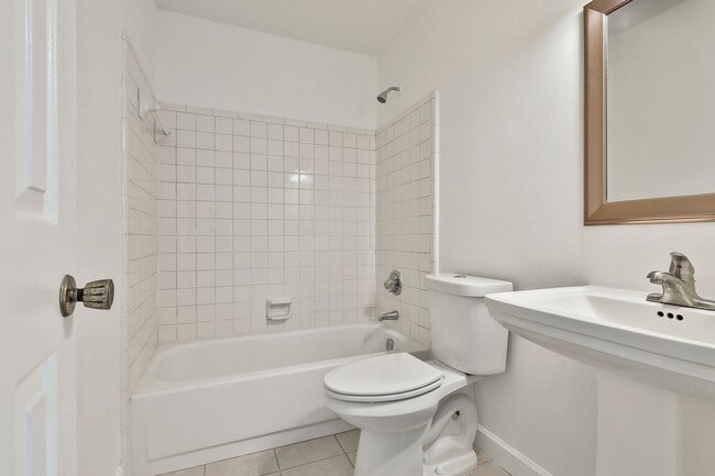 Building Photo - Updated 3 Bed 2 Bath Home in Tyrone with Private Yard and Covered Patio!