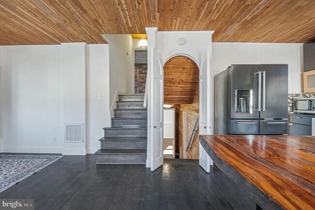 Building Photo - 312 N Hammonds Ferry Rd