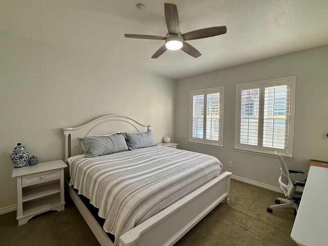 Building Photo - Vibrant 3 Bedroom Townhome in Bressi Ranch