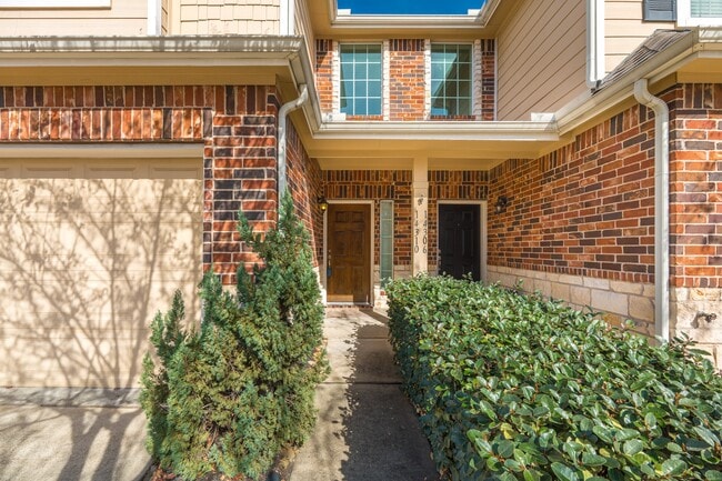 Building Photo - 14310 Silver Hollow Ln