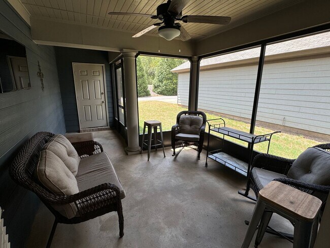 Building Photo - Incredible 3-Bedroom in Grand Park!!