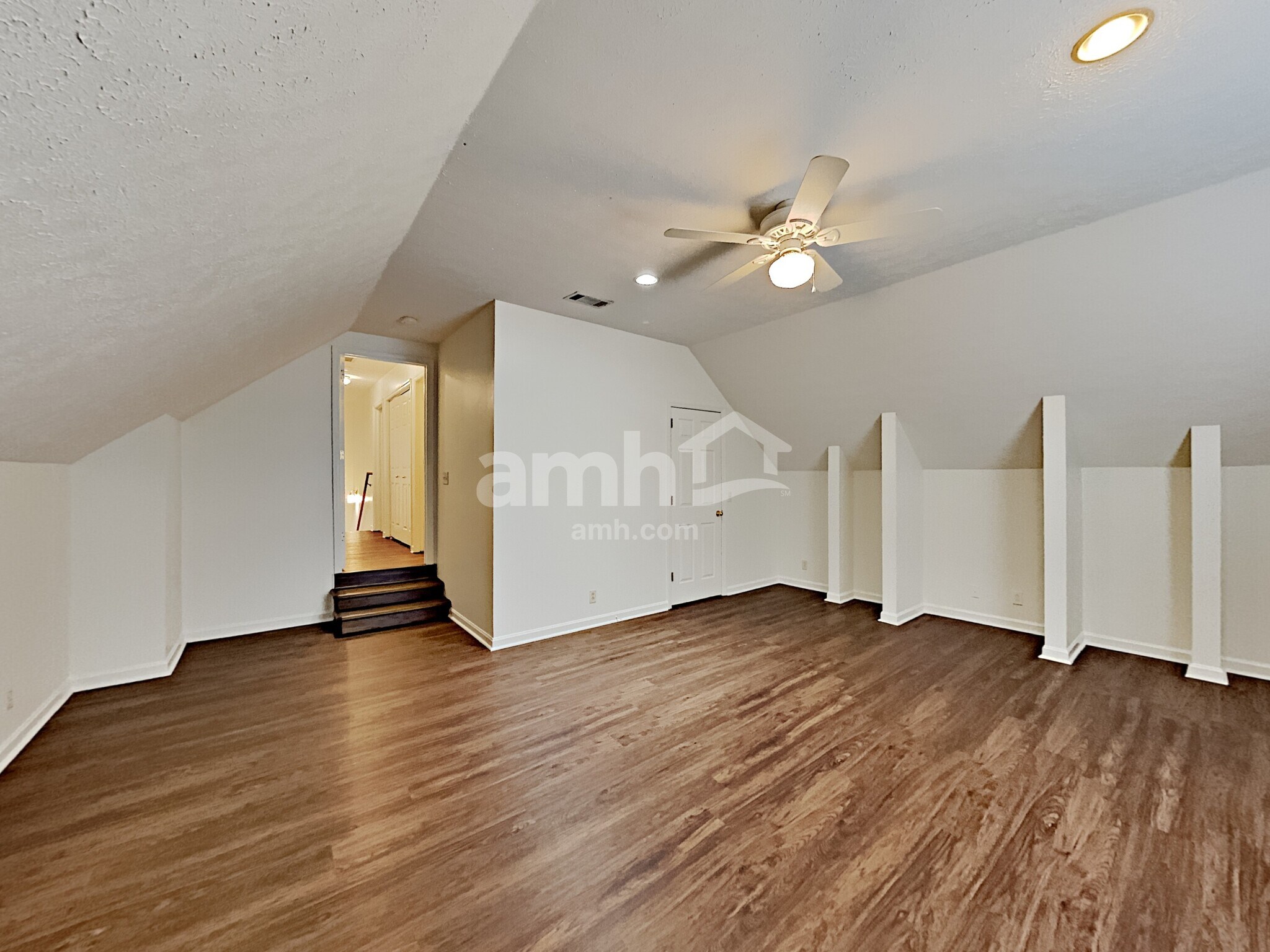 Building Photo - 2960 Riverbend Dr