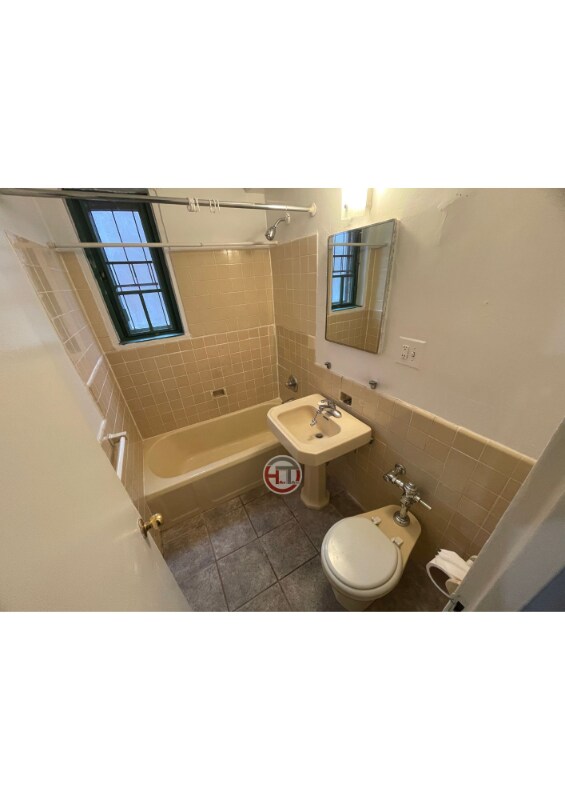 Building Photo - 1560 Metropolitan Ave