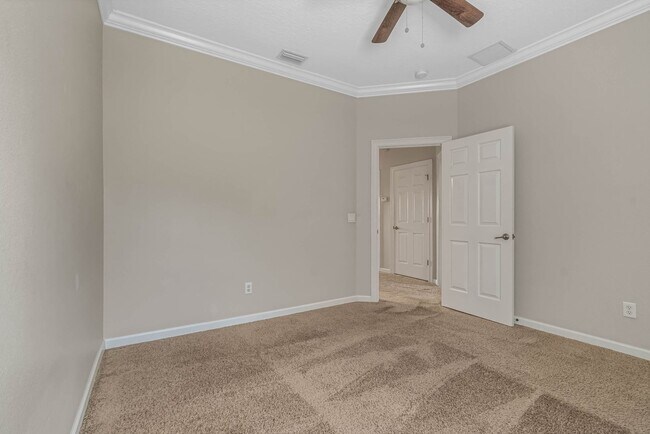 Building Photo - Around the Corner to Avalon Park Towncente...