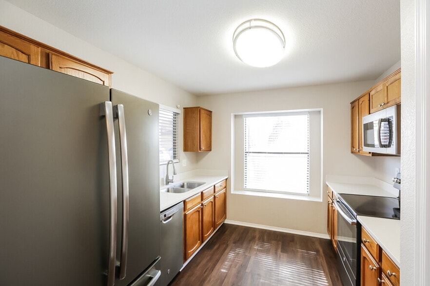 Building Photo - 11622 W Olive Dr